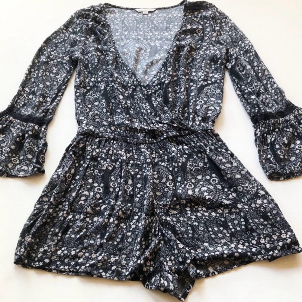 American Eagle Outfitters Black and White Floral Romper